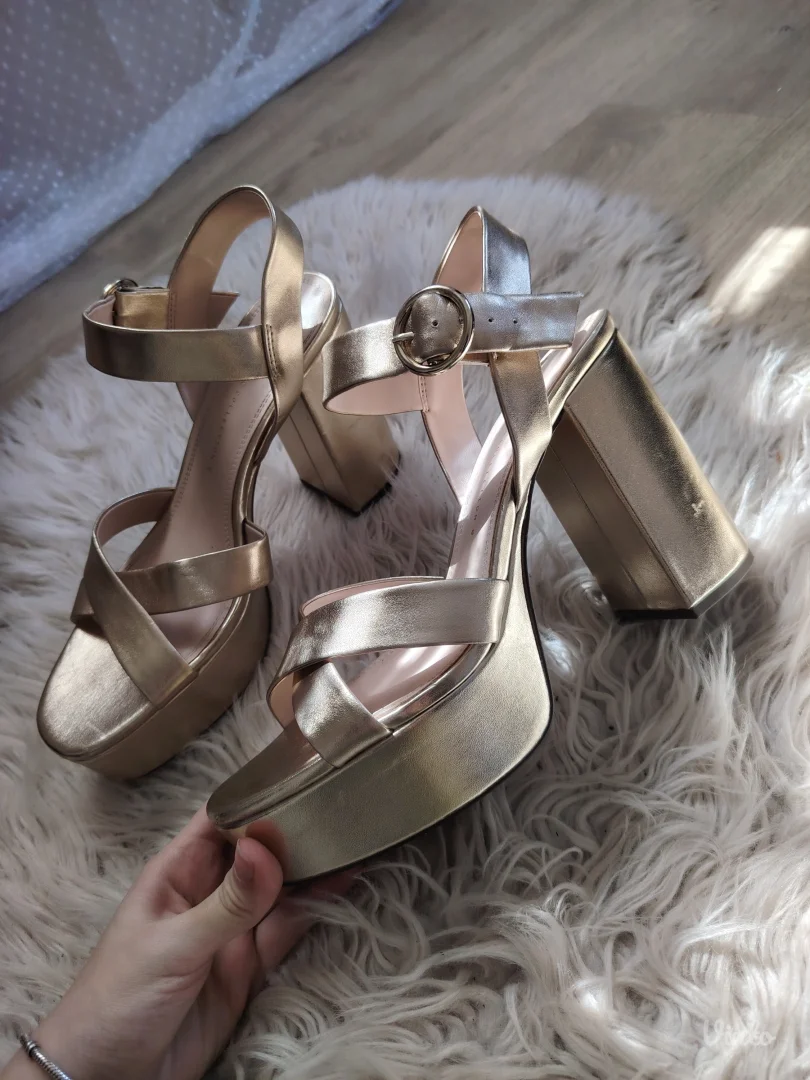 Zlatne Zara sandale na štiklu - KAO NOVO