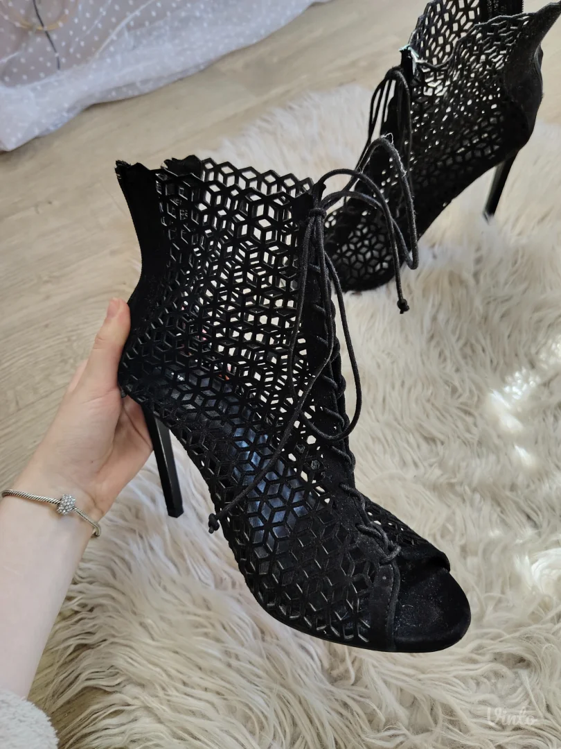 Zara Čizme na Visoku Petu - Geometrijski Dizajn