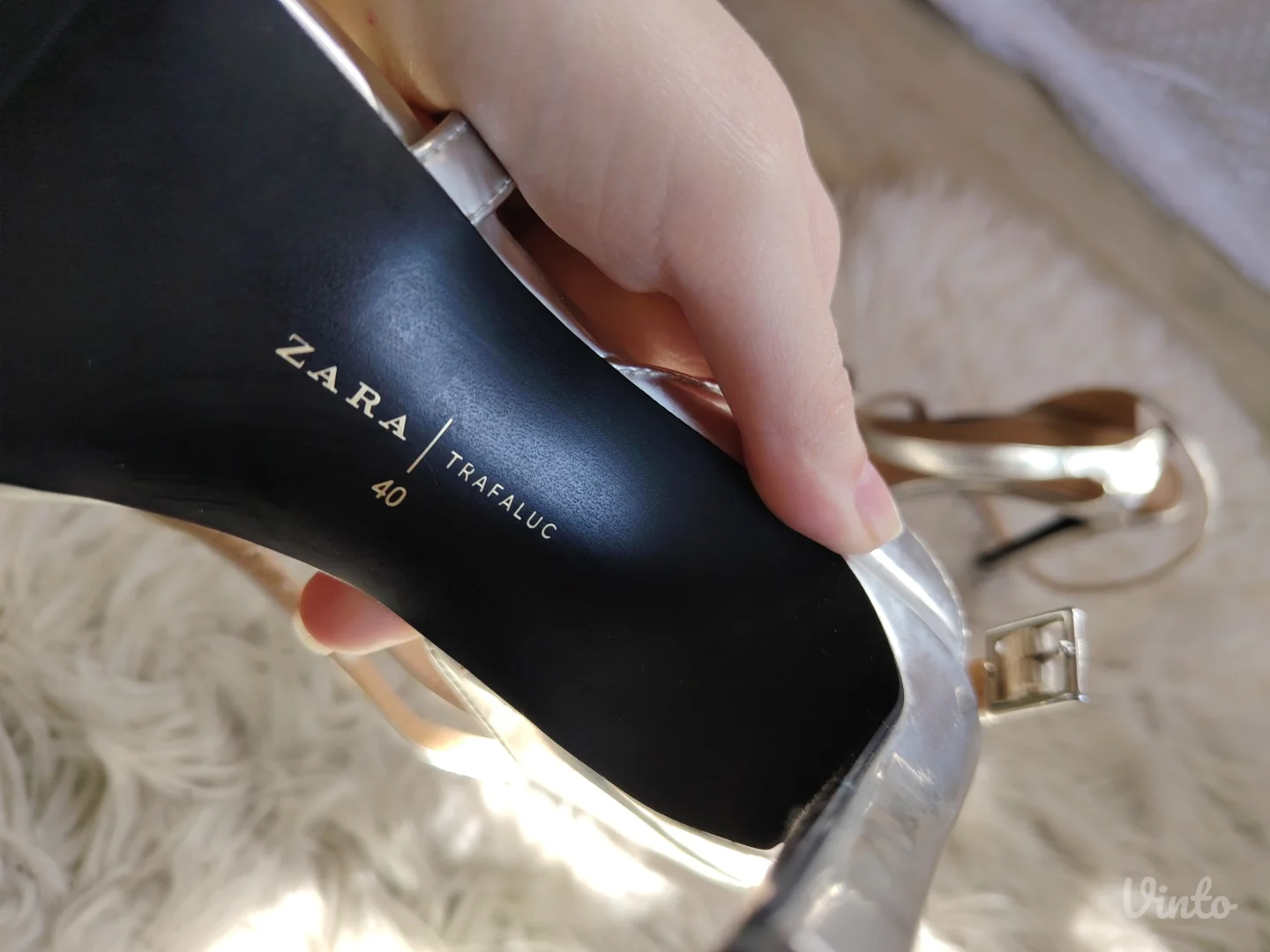 ZARA srebrne sandale na štiklu