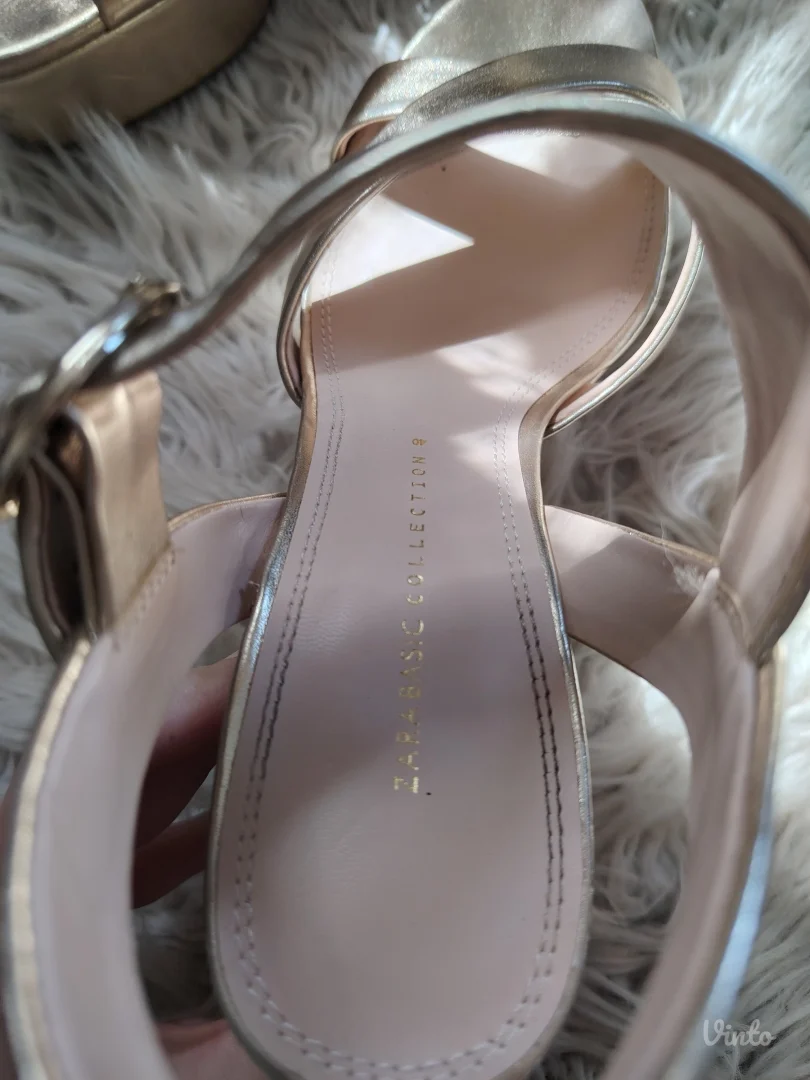 Zlatne Zara sandale na štiklu - KAO NOVO