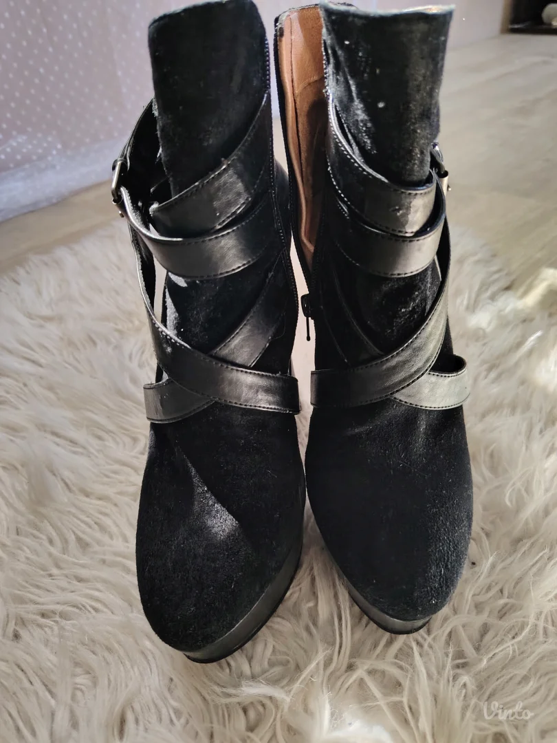 ALDO crne kožne gležnjače sa kaiševima br. 40