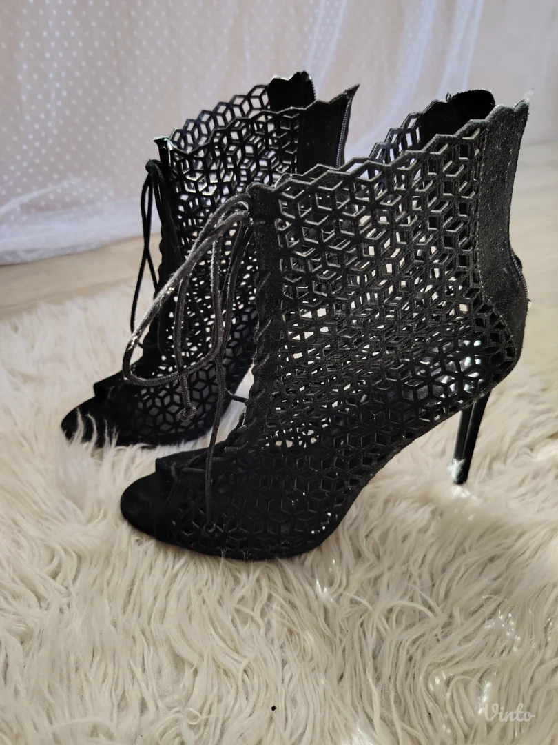 Zara Čizme na Visoku Petu - Geometrijski Dizajn