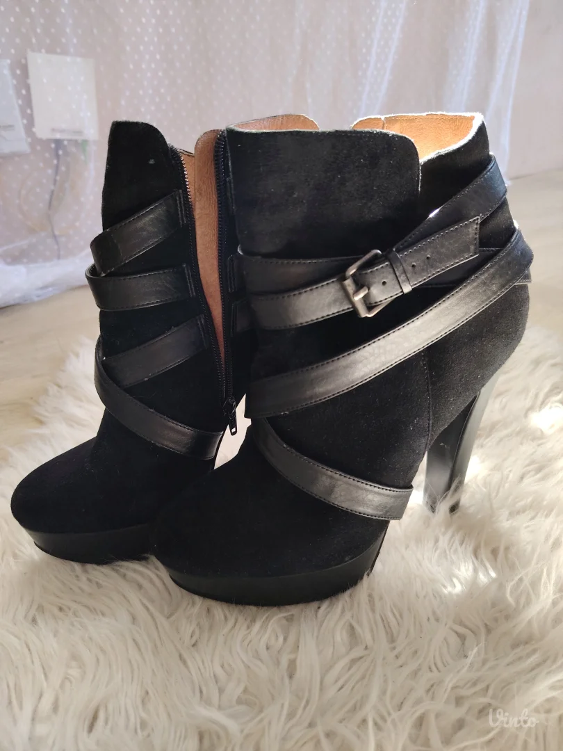 ALDO crne kožne gležnjače sa kaiševima br. 40