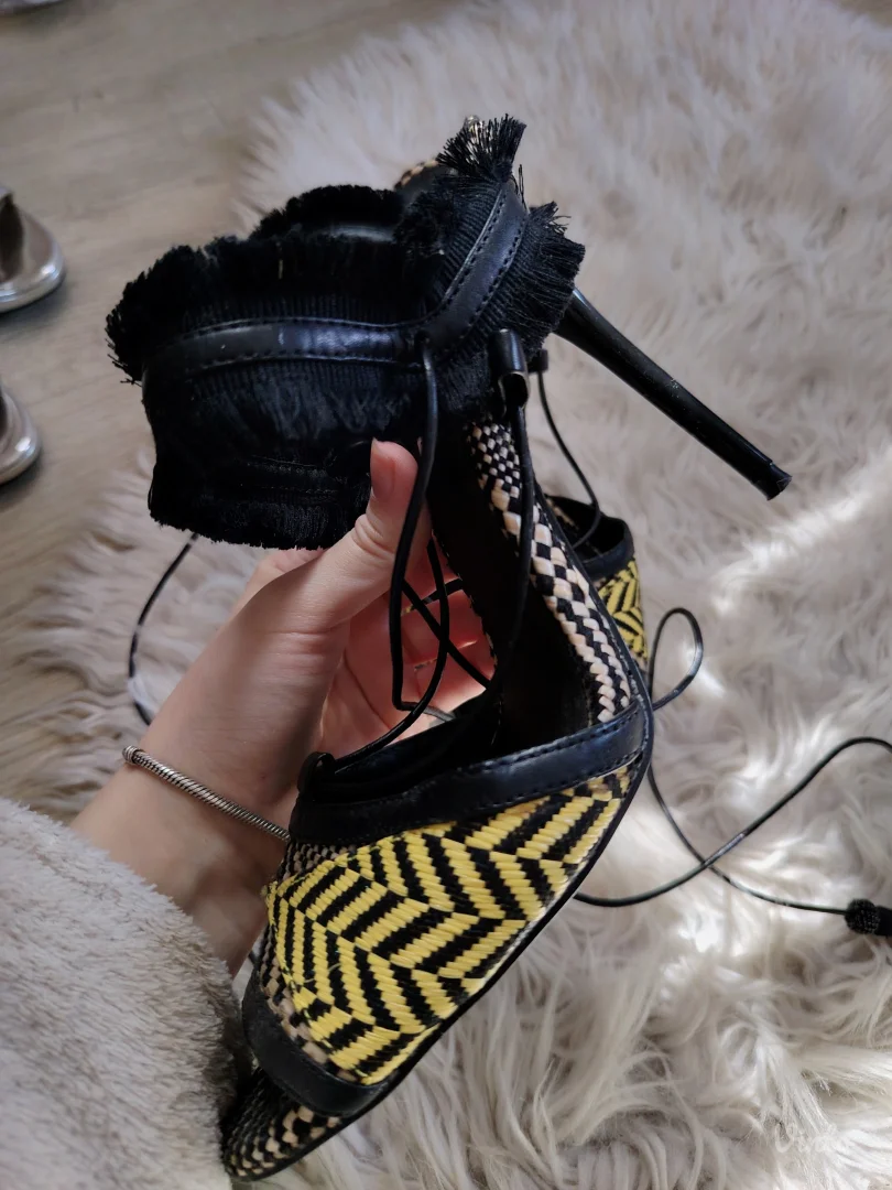 ZARA Tribal sandale sa resama i vezivanjem