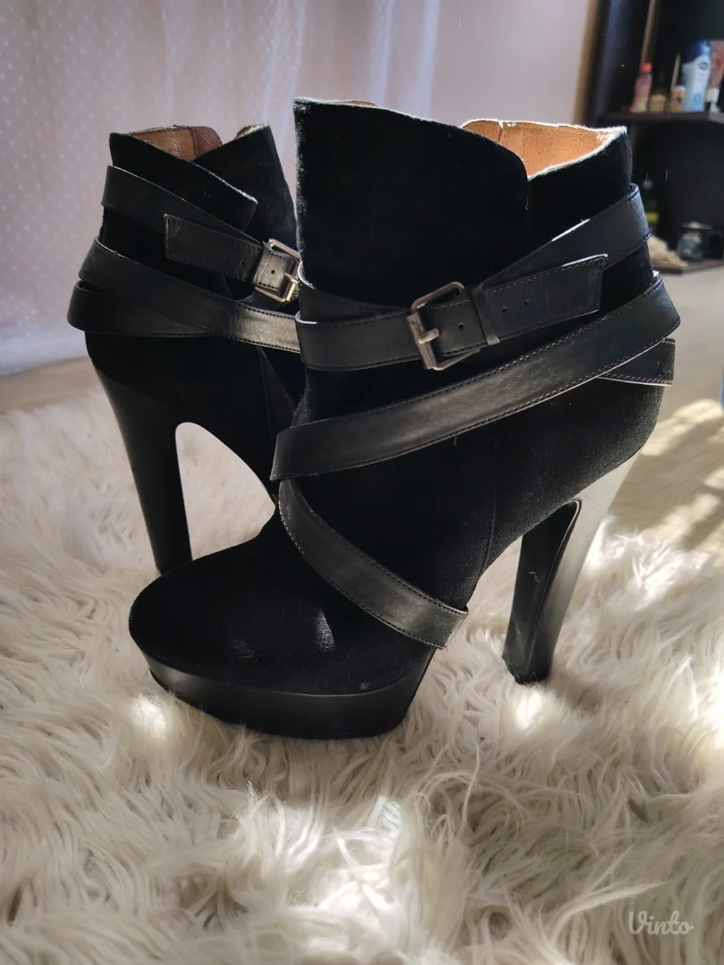 ALDO crne kožne gležnjače sa kaiševima br. 40