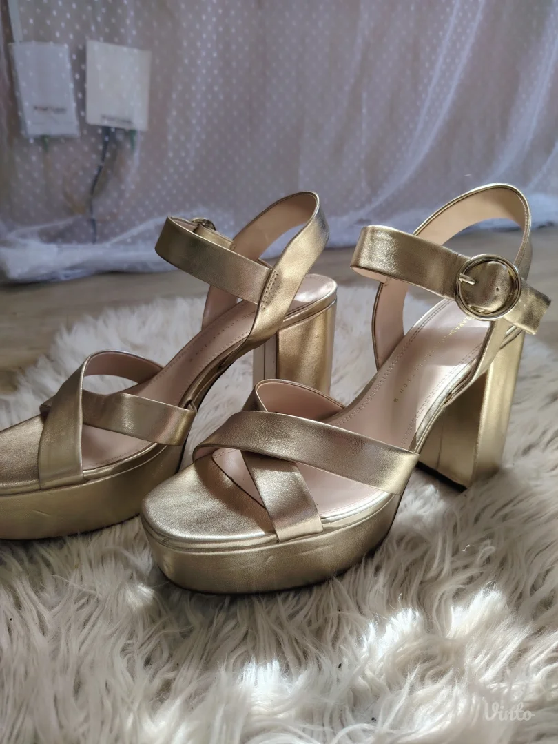 Zlatne Zara sandale na štiklu - KAO NOVO