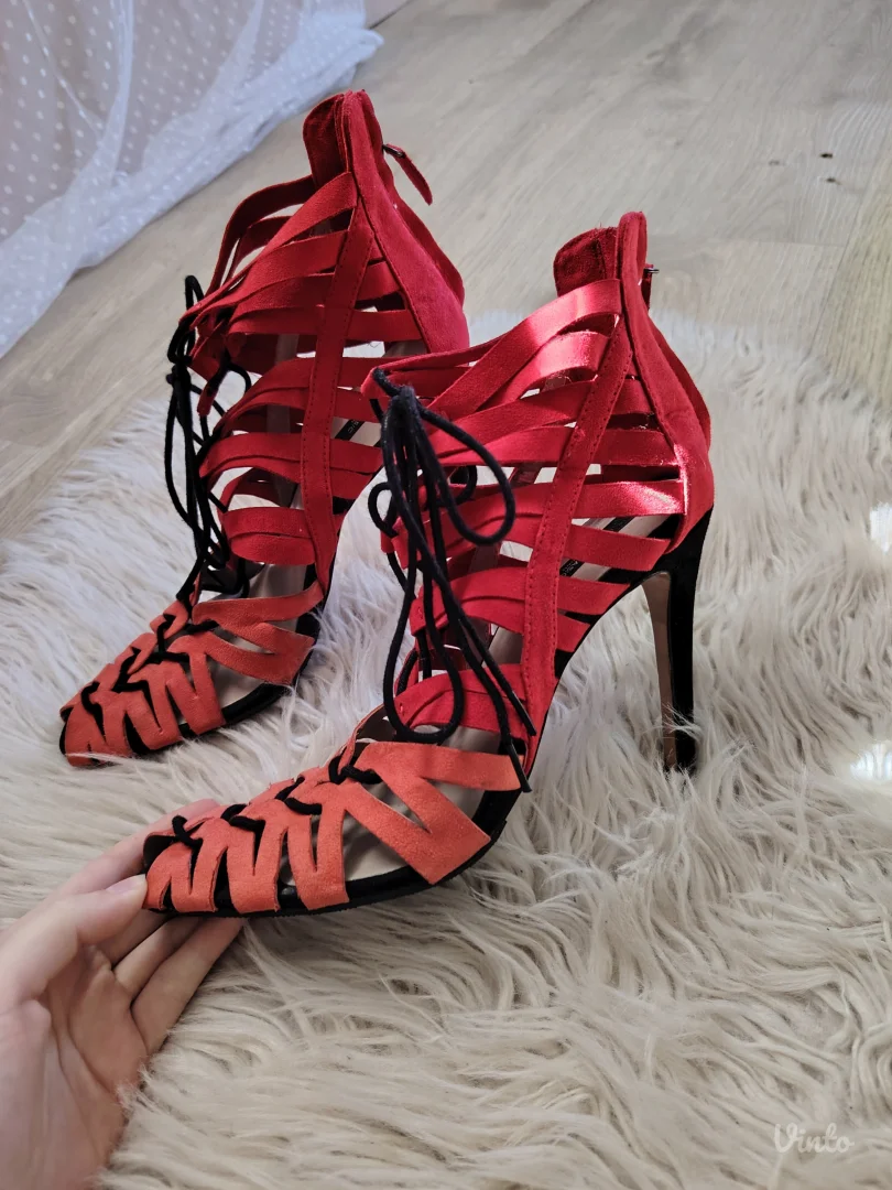 ZARA "Cage" Sandale na Petu