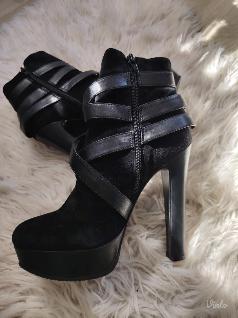 ALDO crne kožne gležnjače sa kaiševima br. 40