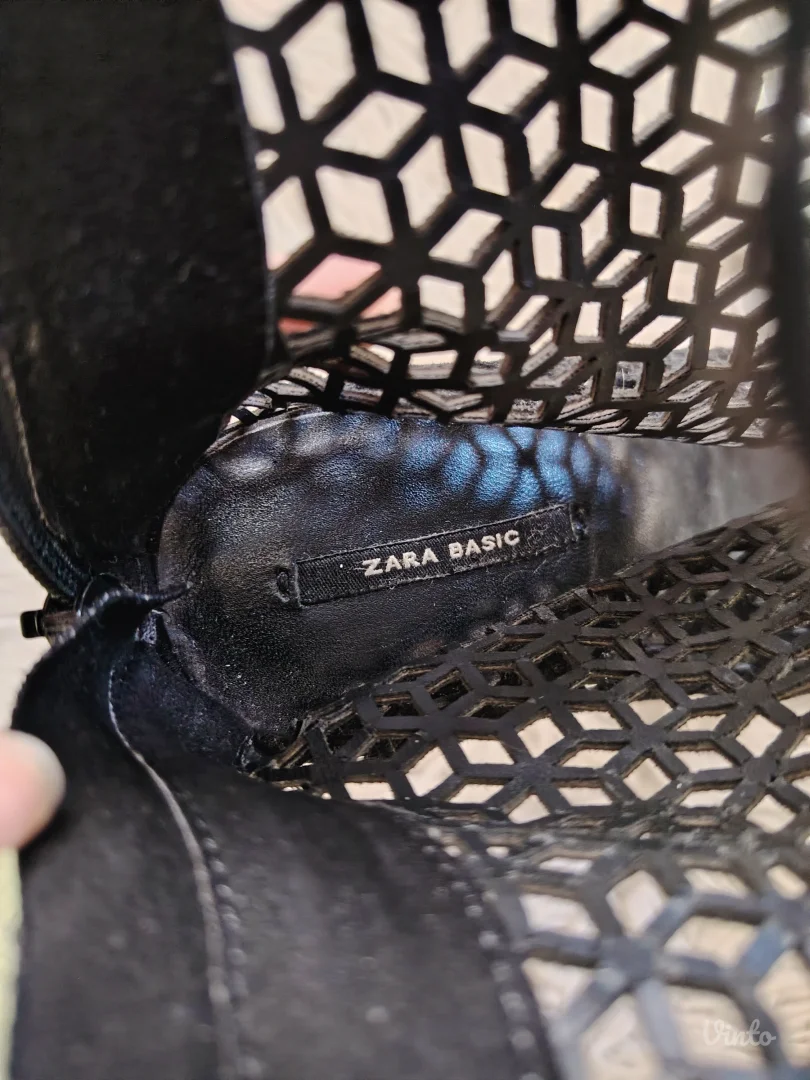 Zara Čizme na Visoku Petu - Geometrijski Dizajn