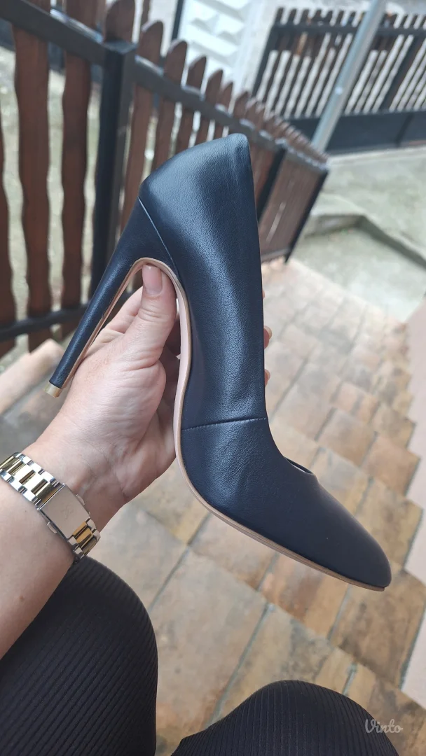 Teget kožne salonke