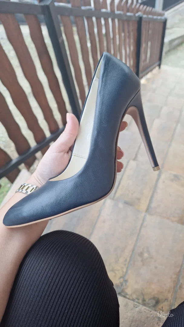 Teget kožne salonke