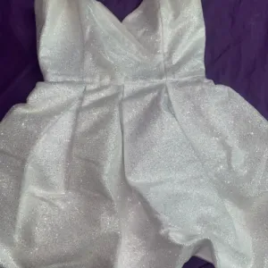 Haljina bela sa sljokicama