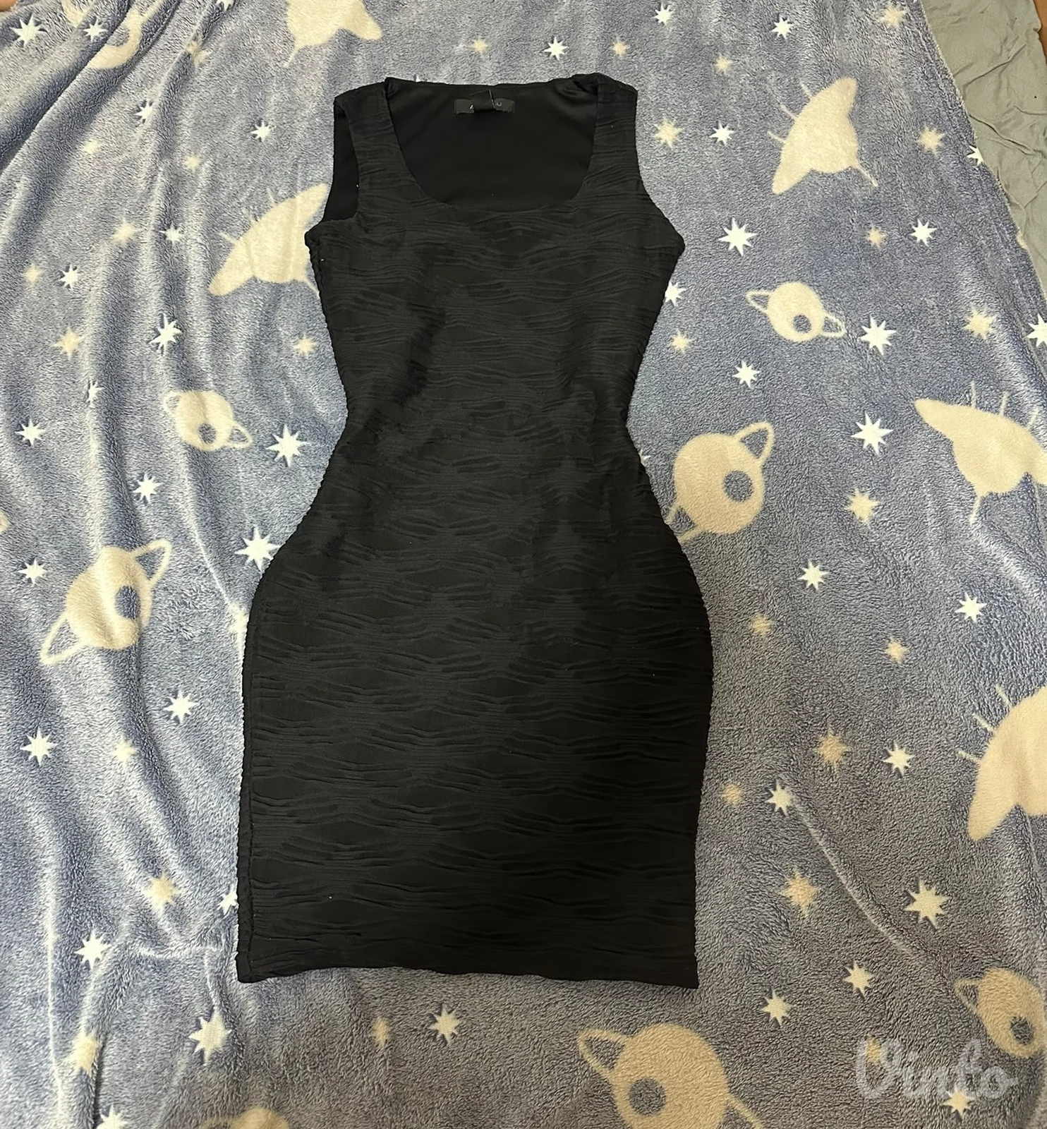 Elegantna crna haljina