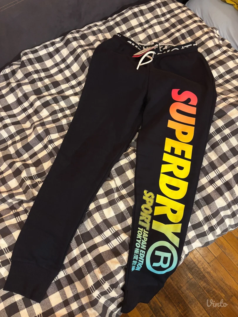 Superdry trenerka
