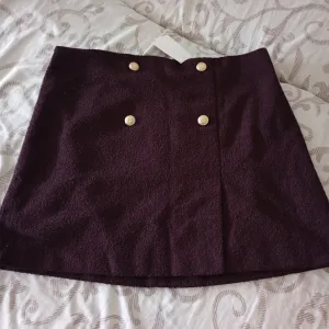 H&M suknja sa etiketom