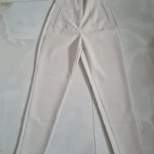 Zara pantalone