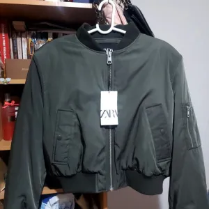 Zara bomber jakna