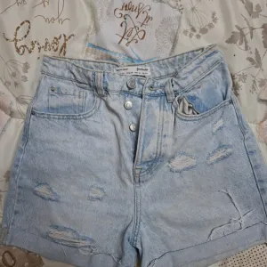 Stradivarius teksas šorts