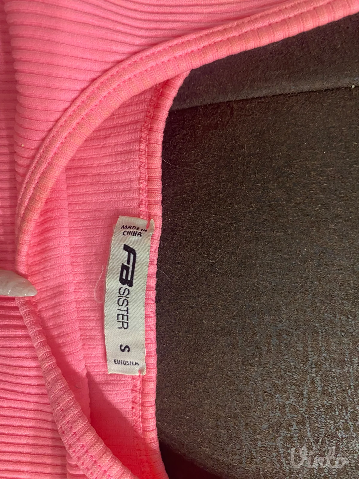 Dva ženska topa i majica na bretele roze boje