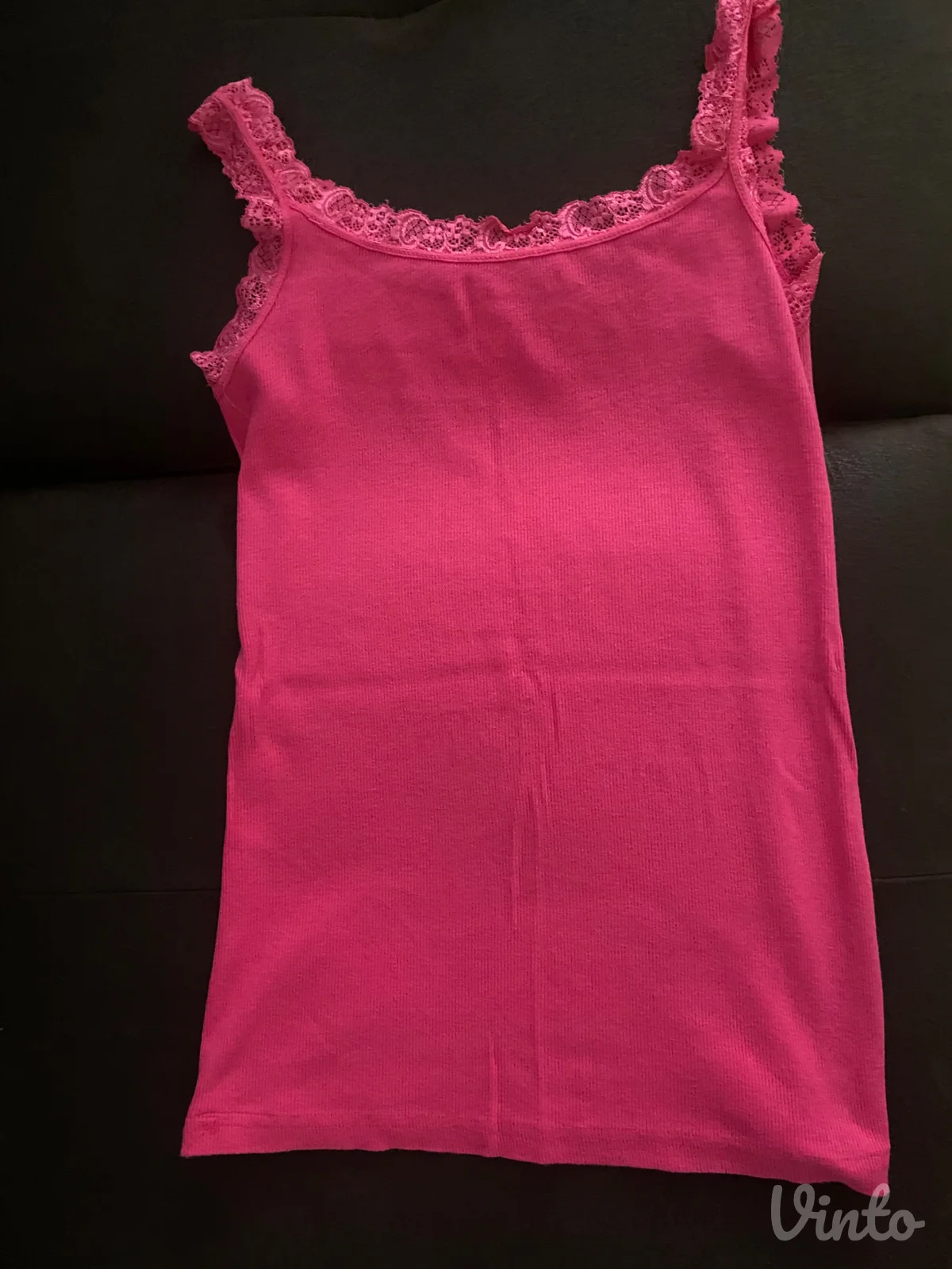 Dva ženska topa i majica na bretele roze boje