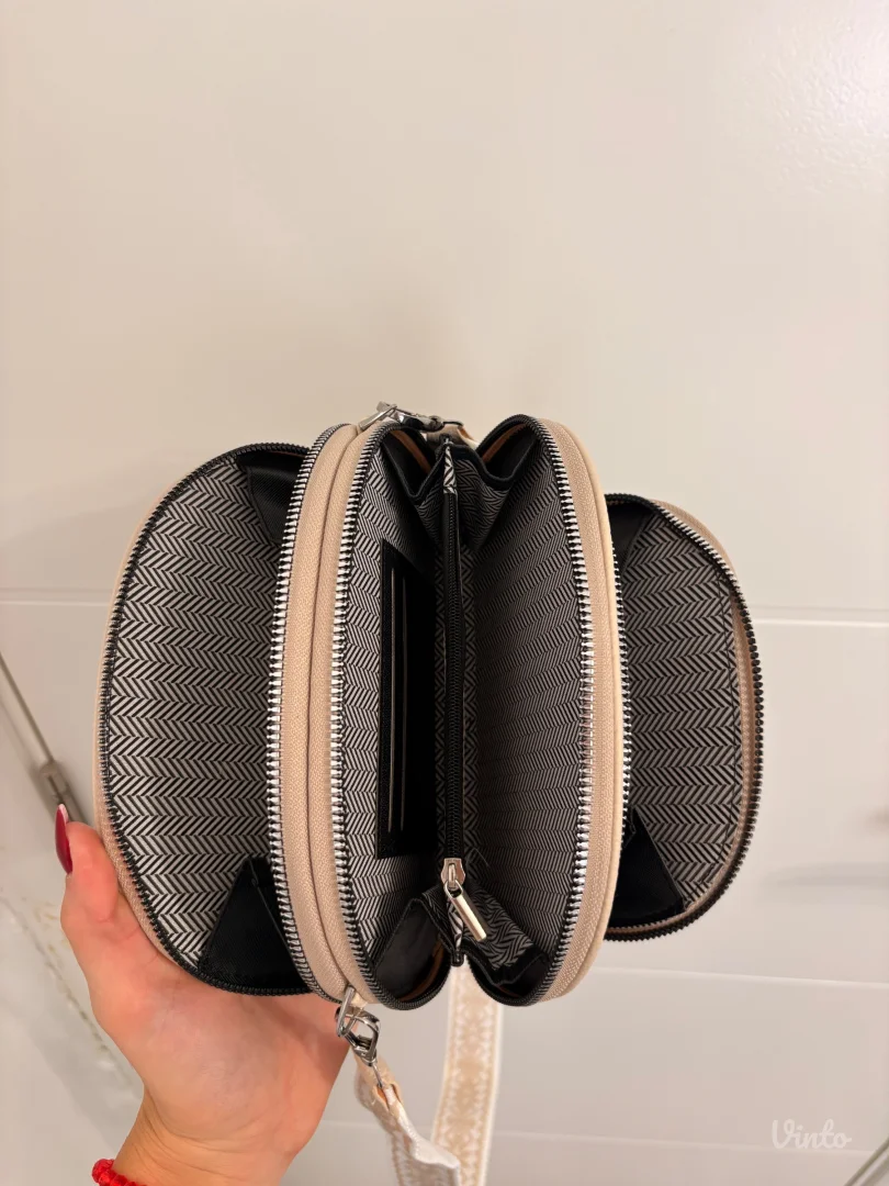 Bež torbica sa predivnim kaišem