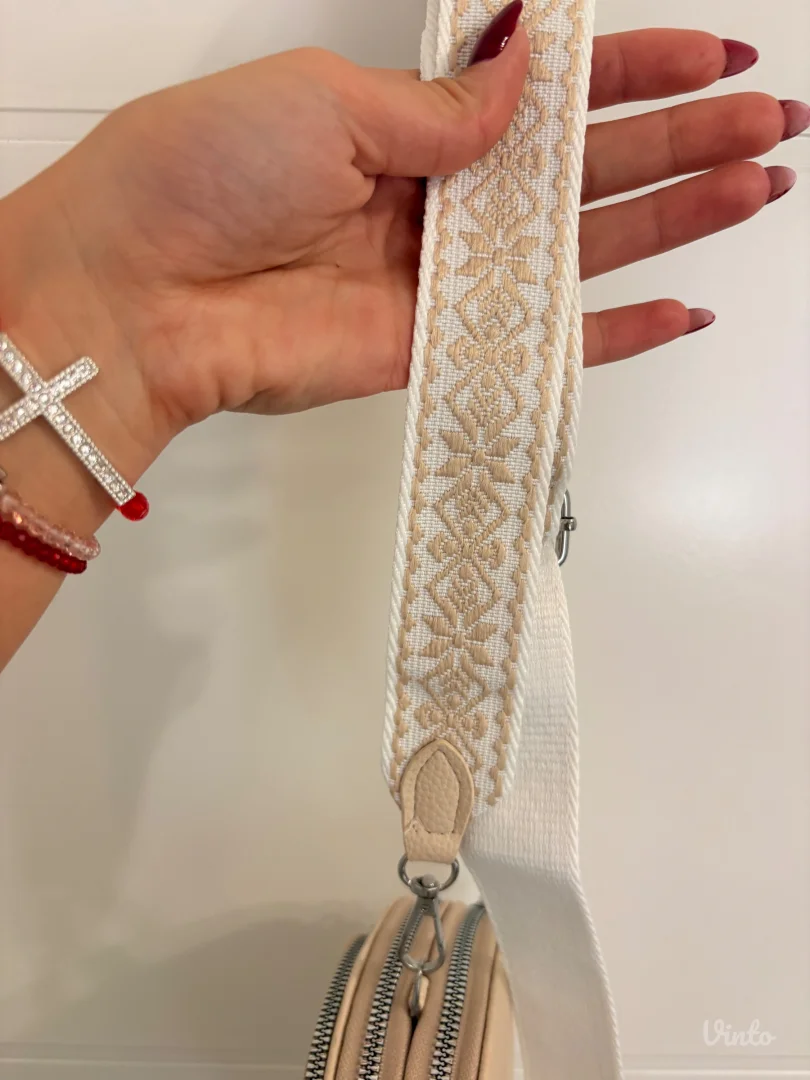 Bež torbica sa predivnim kaišem