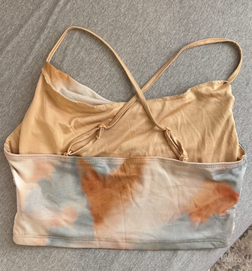 Ženski top na brtele