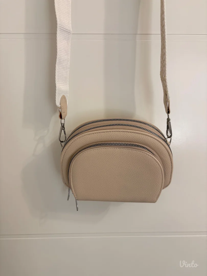 Bež torbica sa predivnim kaišem