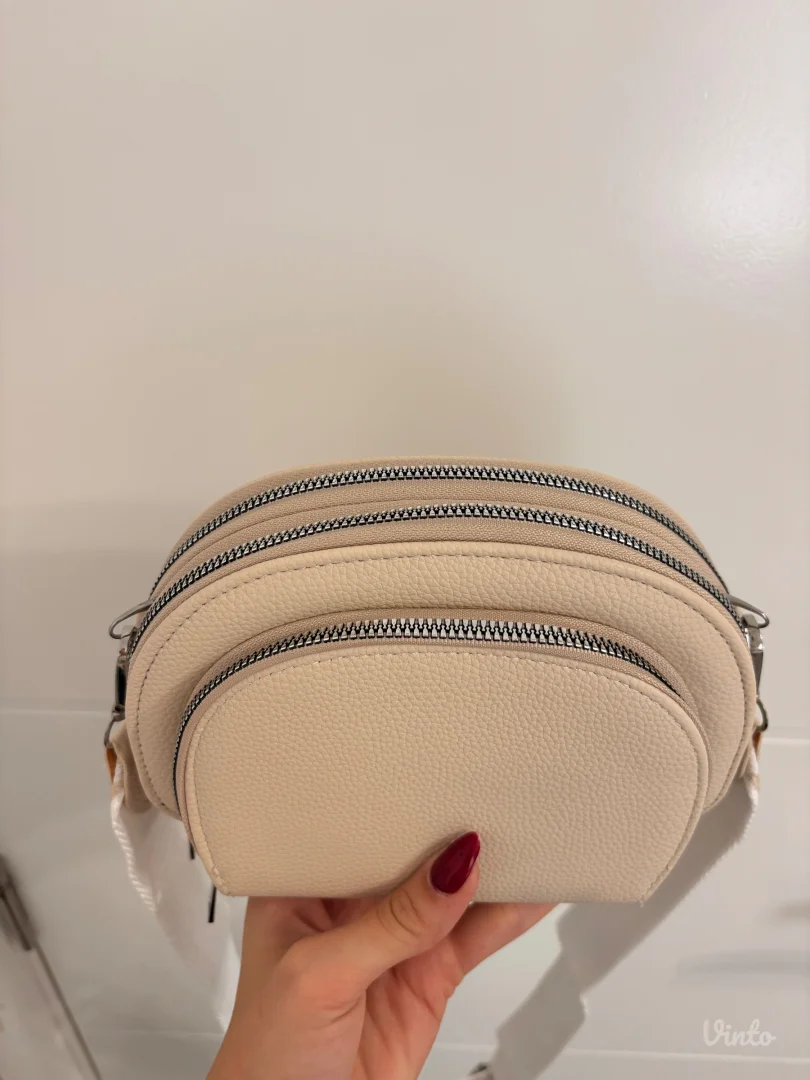 Bež torbica sa predivnim kaišem