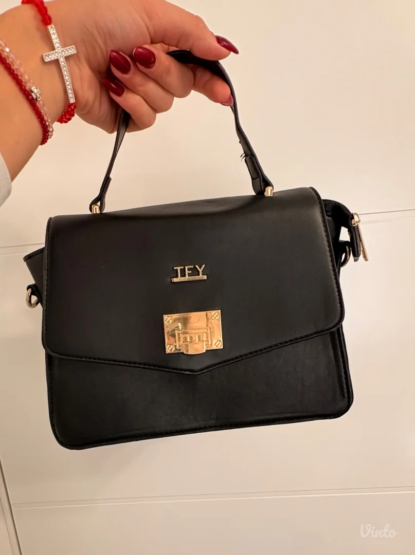 Crna elegantna torbica