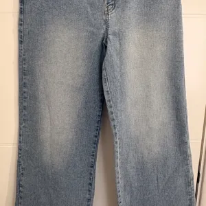 Farmerke sa ravnom (širom) nogavicom