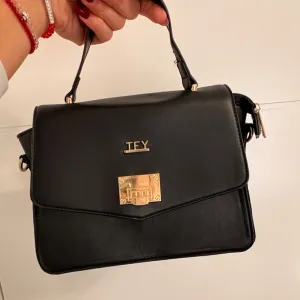 Crna elegantna torbica