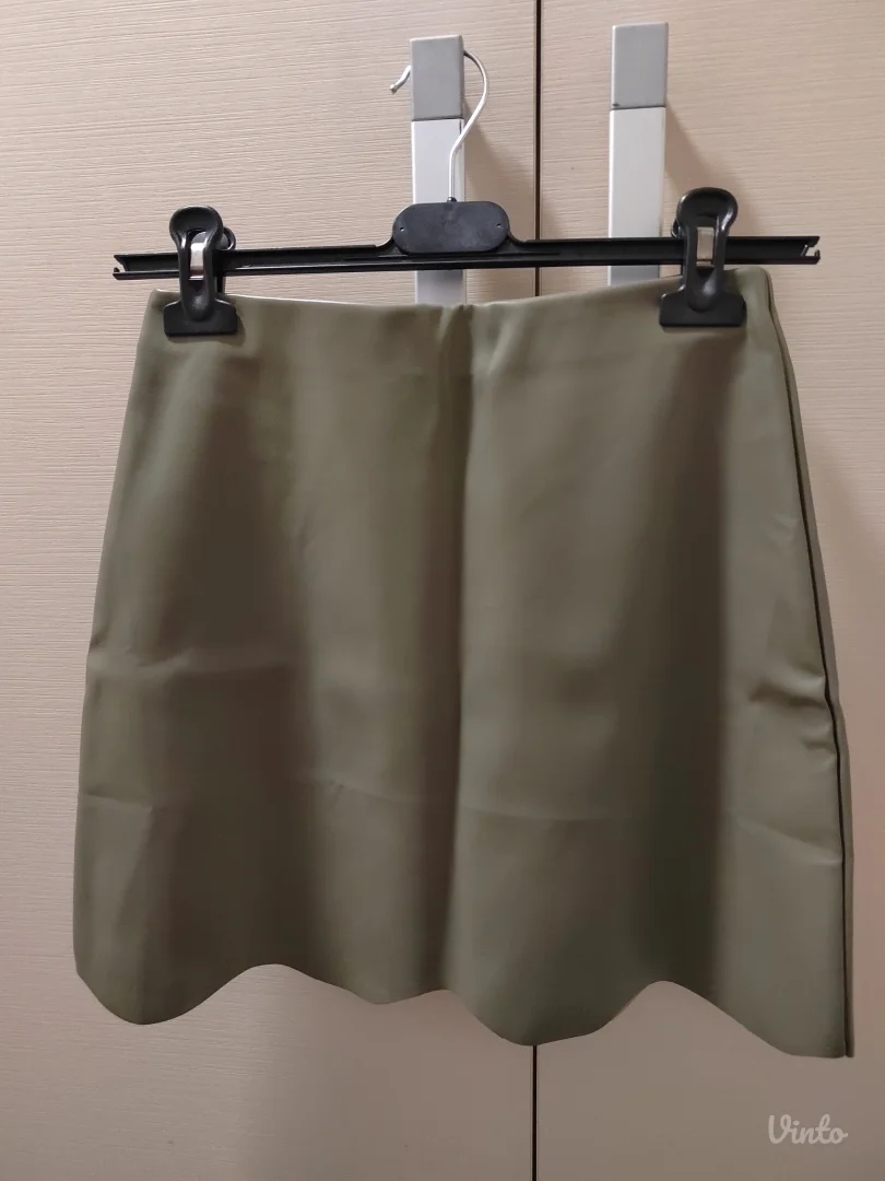 Maslinasto zelena kožna suknjica