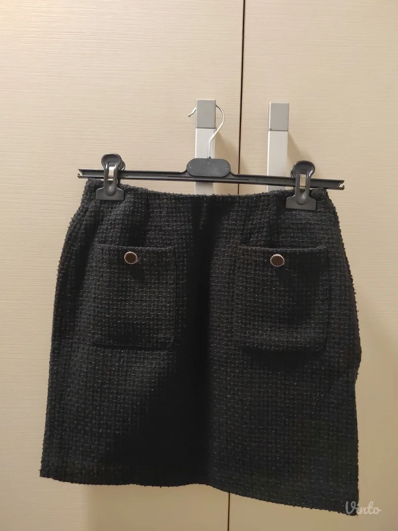 Crna suknjica od tvida