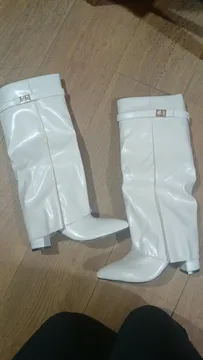 Kozne sampanjac bele cizme