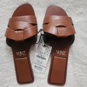 Nove Zara papuče sa etiketom