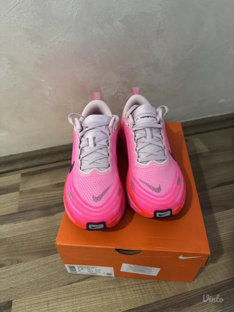 NOVO Nike vomero plus  38,5