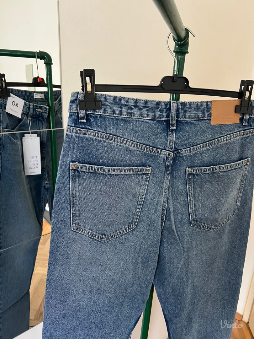 NOVO Mom farmerice sinsay