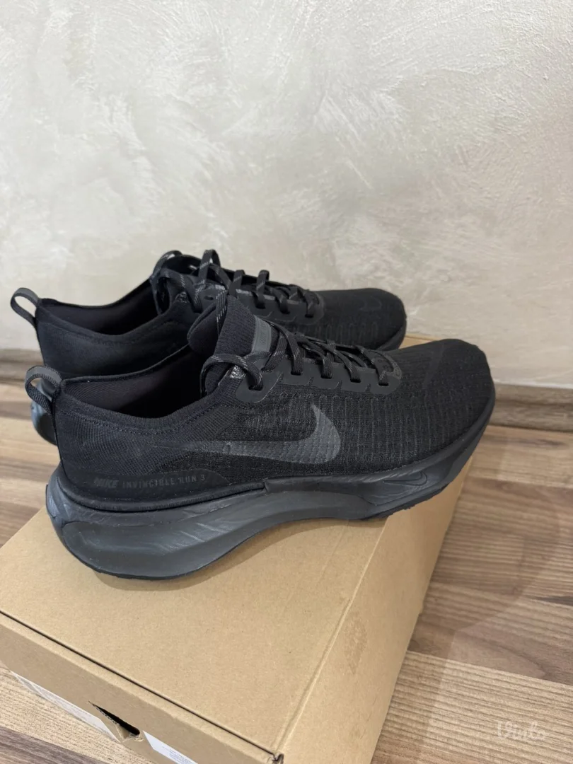 NOVO Nike invincible run 3 (br 45)