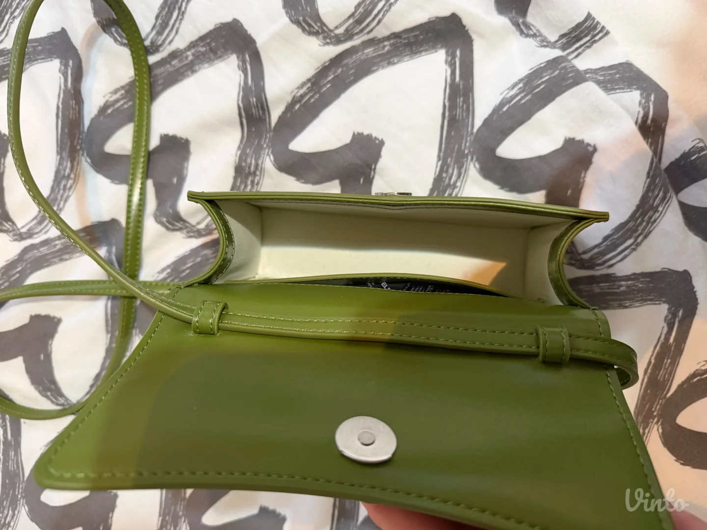 Karl lagerfeld torbica (jednom nosena)