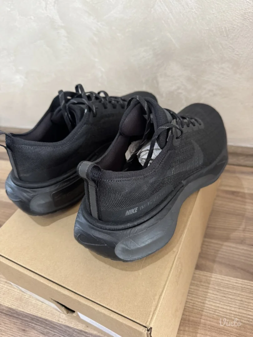 NOVO Nike invincible run 3 (br 45)