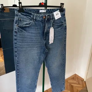 NOVO Mom farmerice sinsay