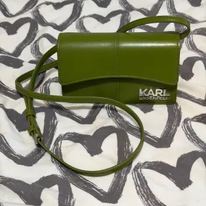 Karl lagerfeld torbica (jednom nosena)