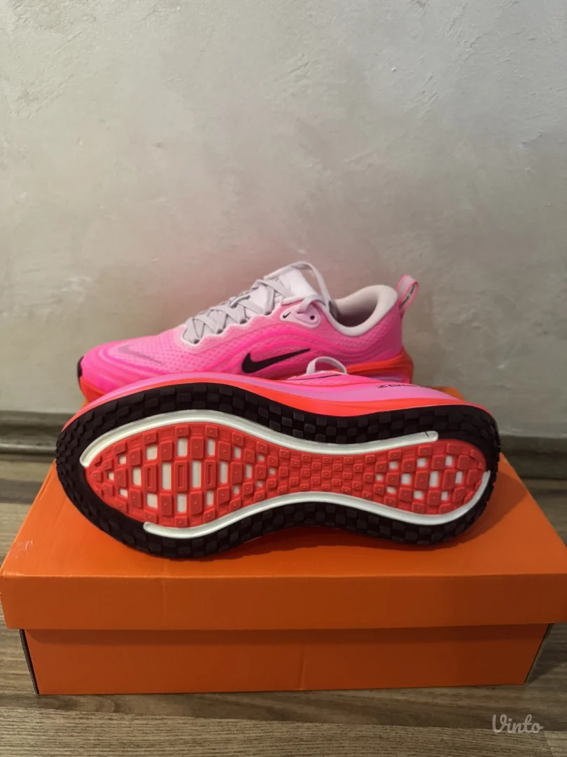 NOVO Nike vomero plus  38,5