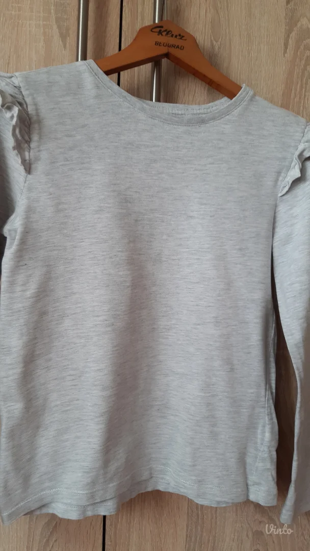 Siva bluza sa karnerima