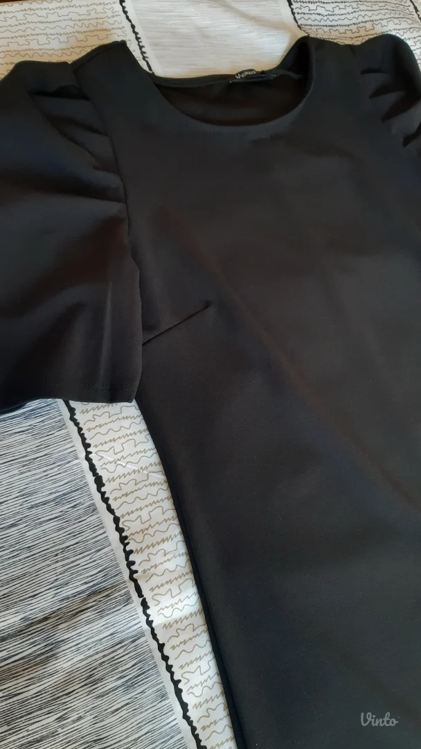 Crna mini haljina sa kratkim rukavima Novo