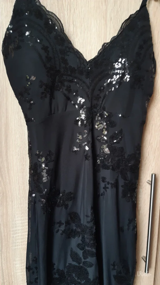 Crna svecana haljina na brtele