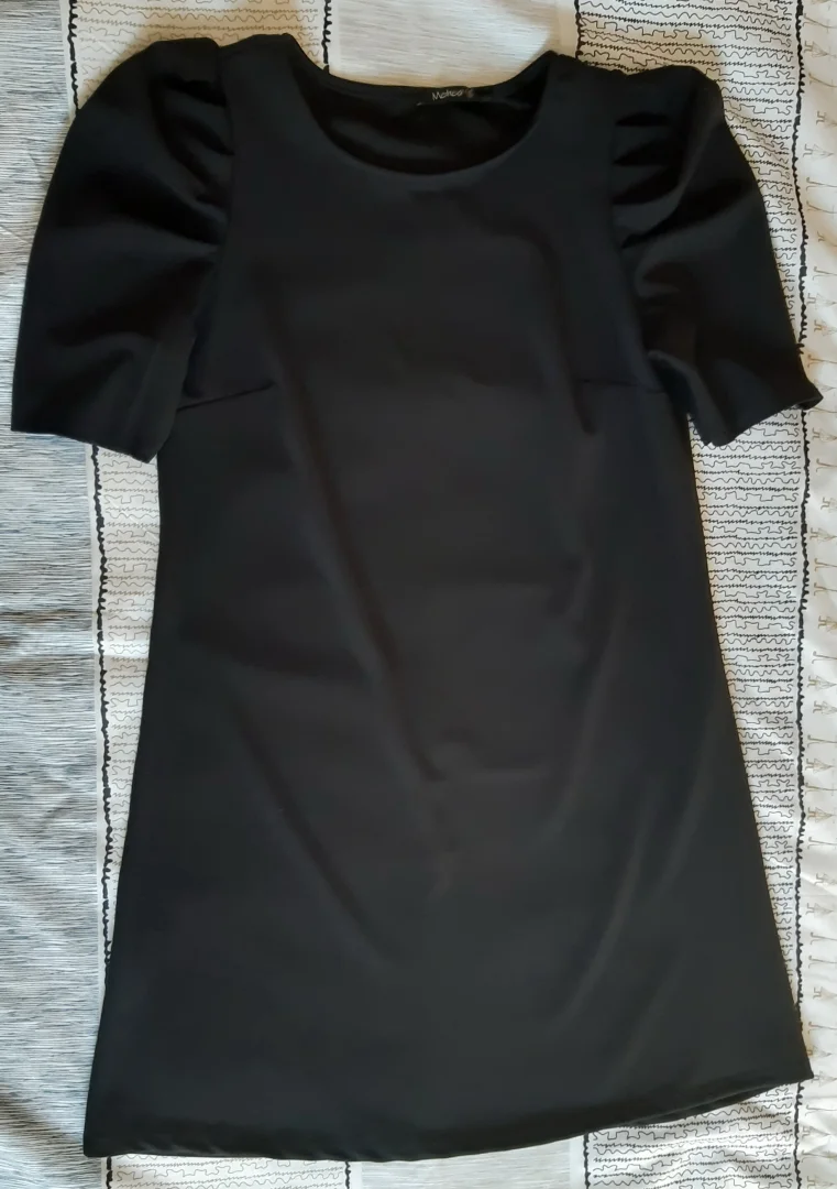 Crna mini haljina sa kratkim rukavima Novo