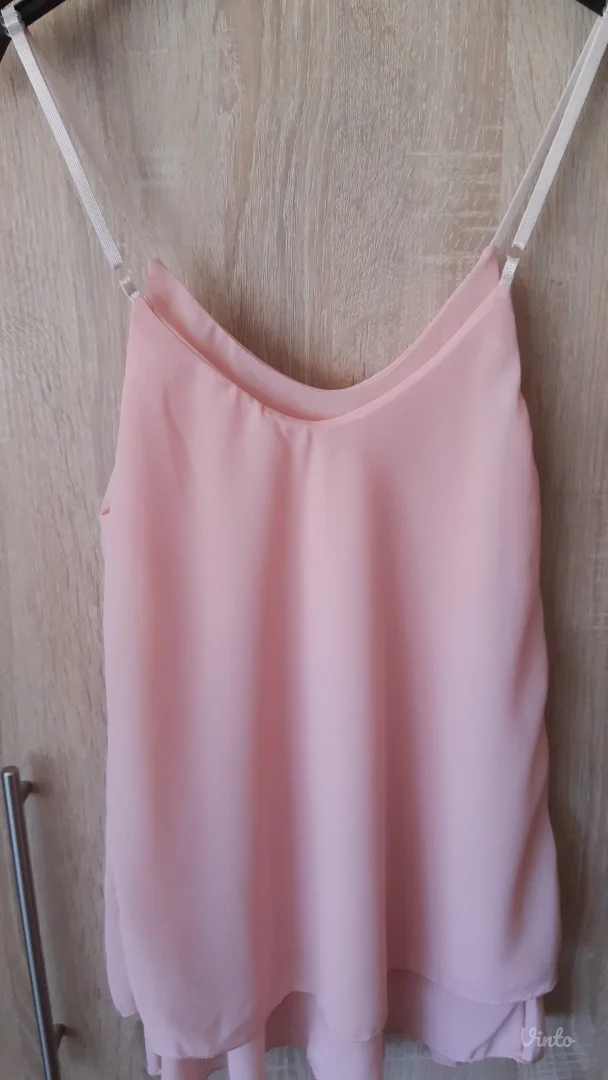 Roze majica na brtele