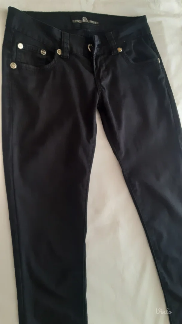 Crne pantalone